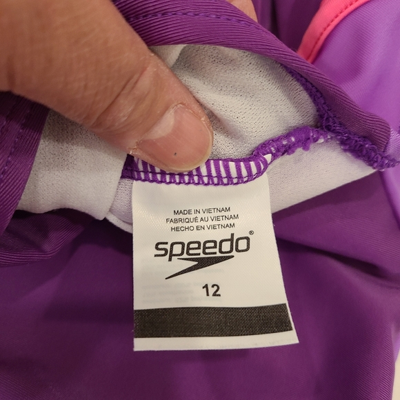 Speedo swim suit for girl/ size 12 - Picture 4 of 4